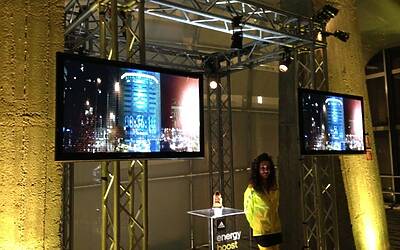 BOOSTMI ADIDAS BOOST MILANO LEVENTO PIU COOL E GLAMOUR AL GRATTACIELO PIRELLI DI MILANO PER IL LANCIO DELLE NUOVE ED ESCLUSIVA SCARPE DA RUNNING ADIDAS ENERGY BOOST 020