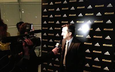 BOOSTMI ADIDAS BOOST MILANO LEVENTO PIU COOL E GLAMOUR AL GRATTACIELO PIRELLI DI MILANO PER IL LANCIO DELLE NUOVE ED ESCLUSIVA SCARPE DA RUNNING ADIDAS ENERGY BOOST 025