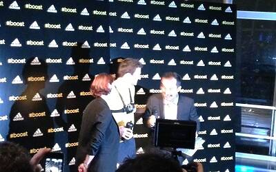 BOOSTMI ADIDAS BOOST MILANO LEVENTO PIU COOL E GLAMOUR AL GRATTACIELO PIRELLI DI MILANO PER IL LANCIO DELLE NUOVE ED ESCLUSIVA SCARPE DA RUNNING ADIDAS ENERGY BOOST 054