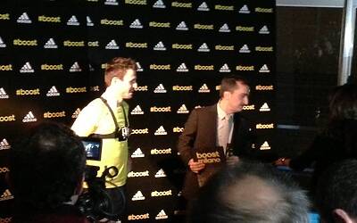 BOOSTMI ADIDAS BOOST MILANO LEVENTO PIU COOL E GLAMOUR AL GRATTACIELO PIRELLI DI MILANO PER IL LANCIO DELLE NUOVE ED ESCLUSIVA SCARPE DA RUNNING ADIDAS ENERGY BOOST 059