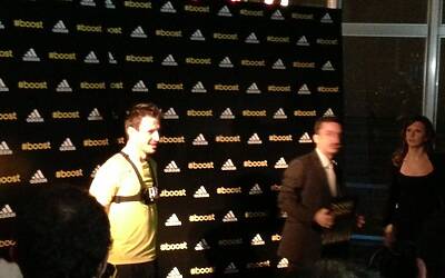 BOOSTMI ADIDAS BOOST MILANO LEVENTO PIU COOL E GLAMOUR AL GRATTACIELO PIRELLI DI MILANO PER IL LANCIO DELLE NUOVE ED ESCLUSIVA SCARPE DA RUNNING ADIDAS ENERGY BOOST 060