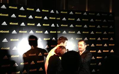 BOOSTMI ADIDAS BOOST MILANO LEVENTO PIU COOL E GLAMOUR AL GRATTACIELO PIRELLI DI MILANO PER IL LANCIO DELLE NUOVE ED ESCLUSIVA SCARPE DA RUNNING ADIDAS ENERGY BOOST 062