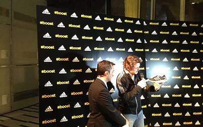 BOOSTMI ADIDAS BOOST MILANO LEVENTO PIU COOL E GLAMOUR AL GRATTACIELO PIRELLI DI MILANO PER IL LANCIO DELLE NUOVE ED ESCLUSIVA SCARPE DA RUNNING ADIDAS ENERGY BOOST 067