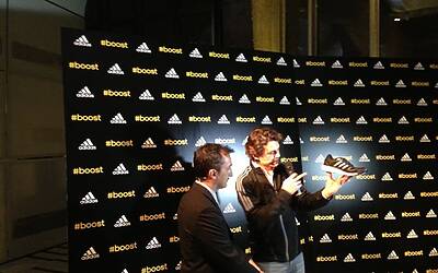 BOOSTMI ADIDAS BOOST MILANO LEVENTO PIU COOL E GLAMOUR AL GRATTACIELO PIRELLI DI MILANO PER IL LANCIO DELLE NUOVE ED ESCLUSIVA SCARPE DA RUNNING ADIDAS ENERGY BOOST 068