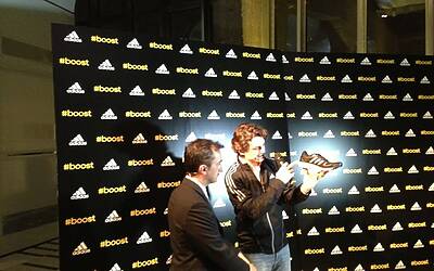 BOOSTMI ADIDAS BOOST MILANO LEVENTO PIU COOL E GLAMOUR AL GRATTACIELO PIRELLI DI MILANO PER IL LANCIO DELLE NUOVE ED ESCLUSIVA SCARPE DA RUNNING ADIDAS ENERGY BOOST 069