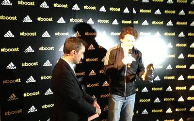 BOOSTMI ADIDAS BOOST MILANO LEVENTO PIU COOL E GLAMOUR AL GRATTACIELO PIRELLI DI MILANO PER IL LANCIO DELLE NUOVE ED ESCLUSIVA SCARPE DA RUNNING ADIDAS ENERGY BOOST 073