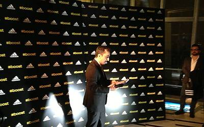 BOOSTMI ADIDAS BOOST MILANO LEVENTO PIU COOL E GLAMOUR AL GRATTACIELO PIRELLI DI MILANO PER IL LANCIO DELLE NUOVE ED ESCLUSIVA SCARPE DA RUNNING ADIDAS ENERGY BOOST 082