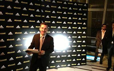 BOOSTMI ADIDAS BOOST MILANO LEVENTO PIU COOL E GLAMOUR AL GRATTACIELO PIRELLI DI MILANO PER IL LANCIO DELLE NUOVE ED ESCLUSIVA SCARPE DA RUNNING ADIDAS ENERGY BOOST 084