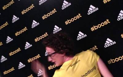 BOOSTMI ADIDAS BOOST MILANO LEVENTO PIU COOL E GLAMOUR AL GRATTACIELO PIRELLI DI MILANO PER IL LANCIO DELLE NUOVE ED ESCLUSIVA SCARPE DA RUNNING ADIDAS ENERGY BOOST 127