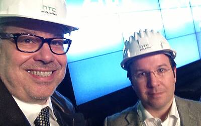 HTC ONE SMARTPHONE ANDROID IN ALLUMINIO LA PRESENTAZIONE A ROMA NELLA NUVOLA DI FUKSAS IN COSTRUZIONE DENTRO IL CANTIERE DEL CENTRO CONGRESSI PIU INNOVATIVO DITALIA 30