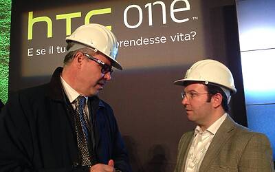 HTC ONE SMARTPHONE ANDROID IN ALLUMINIO LA PRESENTAZIONE A ROMA NELLA NUVOLA DI FUKSAS IN COSTRUZIONE DENTRO IL CANTIERE DEL CENTRO CONGRESSI PIU INNOVATIVO DITALIA 33