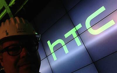 HTC ONE SMARTPHONE ANDROID IN ALLUMINIO LA PRESENTAZIONE A ROMA NELLA NUVOLA DI FUKSAS IN COSTRUZIONE DENTRO IL CANTIERE DEL CENTRO CONGRESSI PIU INNOVATIVO DITALIA 35