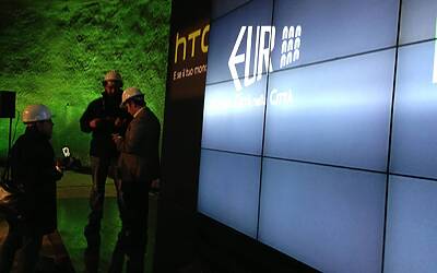 HTC ONE SMARTPHONE ANDROID IN ALLUMINIO LA PRESENTAZIONE A ROMA NELLA NUVOLA DI FUKSAS IN COSTRUZIONE DENTRO IL CANTIERE DEL CENTRO CONGRESSI PIU INNOVATIVO DITALIA 40