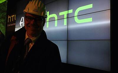 HTC ONE SMARTPHONE ANDROID IN ALLUMINIO LA PRESENTAZIONE A ROMA NELLA NUVOLA DI FUKSAS IN COSTRUZIONE DENTRO IL CANTIERE DEL CENTRO CONGRESSI PIU INNOVATIVO DITALIA 41