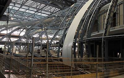 HTC ONE SMARTPHONE ANDROID IN ALLUMINIO LA PRESENTAZIONE A ROMA NELLA NUVOLA DI FUKSAS IN COSTRUZIONE DENTRO IL CANTIERE DEL CENTRO CONGRESSI PIU INNOVATIVO DITALIA 50