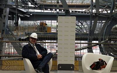 HTC ONE SMARTPHONE ANDROID IN ALLUMINIO LA PRESENTAZIONE A ROMA NELLA NUVOLA DI FUKSAS IN COSTRUZIONE DENTRO IL CANTIERE DEL CENTRO CONGRESSI PIU INNOVATIVO DITALIA 53