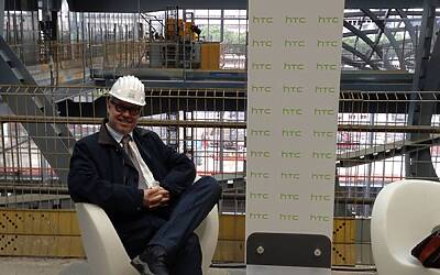 HTC ONE SMARTPHONE ANDROID IN ALLUMINIO LA PRESENTAZIONE A ROMA NELLA NUVOLA DI FUKSAS IN COSTRUZIONE DENTRO IL CANTIERE DEL CENTRO CONGRESSI PIU INNOVATIVO DITALIA 54