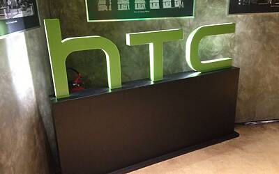 HTC ONE SMARTPHONE LTE ANDROID LA SERATA E LA FESTA DI LANCIO A MILANO AL MIB DI PIAZZA AFFARI PER CELEBRARE IL NUOVO PRODOTTO 01