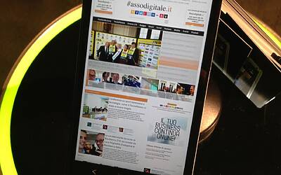 HTC ONE SMARTPHONE LTE ANDROID LA SERATA E LA FESTA DI LANCIO A MILANO AL MIB DI PIAZZA AFFARI PER CELEBRARE IL NUOVO PRODOTTO 03