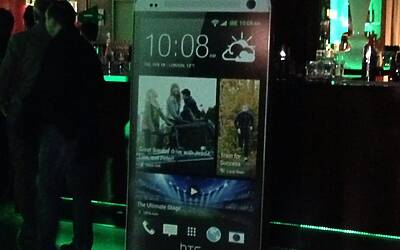 HTC ONE SMARTPHONE LTE ANDROID LA SERATA E LA FESTA DI LANCIO A MILANO AL MIB DI PIAZZA AFFARI PER CELEBRARE IL NUOVO PRODOTTO 051