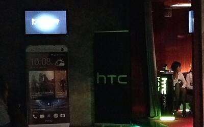 HTC ONE SMARTPHONE LTE ANDROID LA SERATA E LA FESTA DI LANCIO A MILANO AL MIB DI PIAZZA AFFARI PER CELEBRARE IL NUOVO PRODOTTO 061