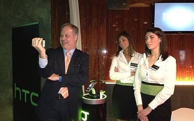 HTC ONE SMARTPHONE LTE ANDROID LA SERATA E LA FESTA DI LANCIO A MILANO AL MIB DI PIAZZA AFFARI PER CELEBRARE IL NUOVO PRODOTTO 081