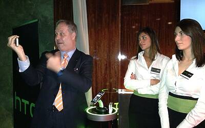 HTC ONE SMARTPHONE LTE ANDROID LA SERATA E LA FESTA DI LANCIO A MILANO AL MIB DI PIAZZA AFFARI PER CELEBRARE IL NUOVO PRODOTTO 091