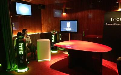 HTC ONE SMARTPHONE LTE ANDROID LA SERATA E LA FESTA DI LANCIO A MILANO AL MIB DI PIAZZA AFFARI PER CELEBRARE IL NUOVO PRODOTTO 11