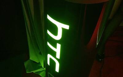 HTC ONE SMARTPHONE LTE ANDROID LA SERATA E LA FESTA DI LANCIO A MILANO AL MIB DI PIAZZA AFFARI PER CELEBRARE IL NUOVO PRODOTTO 15