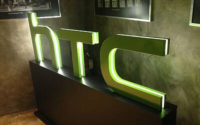 HTC ONE SMARTPHONE LTE ANDROID LA SERATA E LA FESTA DI LANCIO A MILANO AL MIB DI PIAZZA AFFARI PER CELEBRARE IL NUOVO PRODOTTO 21