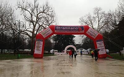 STRAMILANO 2013 42 edizione LE FOTO INEDITE DELLA CORSA PODISITICA PIU ESCLUSIVA E DIVERTENTE DI MILANO CON I RUNNER PIU DINAMICI E SCATTANTI 057