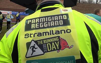 STRAMILANO 2013 42 edizione LE FOTO INEDITE DELLA CORSA PODISITICA PIU ESCLUSIVA E DIVERTENTE DI MILANO CON I RUNNER PIU DINAMICI E SCATTANTI 085