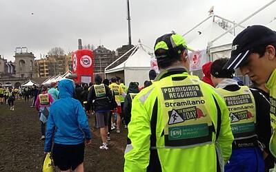 STRAMILANO 2013 42 edizione LE FOTO INEDITE DELLA CORSA PODISITICA PIU ESCLUSIVA E DIVERTENTE DI MILANO CON I RUNNER PIU DINAMICI E SCATTANTI 087