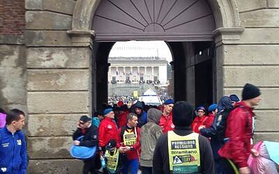 STRAMILANO 2013 42 edizione LE FOTO INEDITE DELLA CORSA PODISITICA PIU ESCLUSIVA E DIVERTENTE DI MILANO CON I RUNNER PIU DINAMICI E SCATTANTI 090