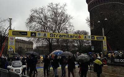 STRAMILANO 2013 42 edizione LE FOTO INEDITE DELLA CORSA PODISITICA PIU ESCLUSIVA E DIVERTENTE DI MILANO CON I RUNNER PIU DINAMICI E SCATTANTI 114