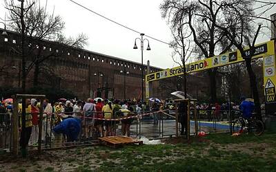 STRAMILANO 2013 42 edizione LE FOTO INEDITE DELLA CORSA PODISITICA PIU ESCLUSIVA E DIVERTENTE DI MILANO CON I RUNNER PIU DINAMICI E SCATTANTI 117