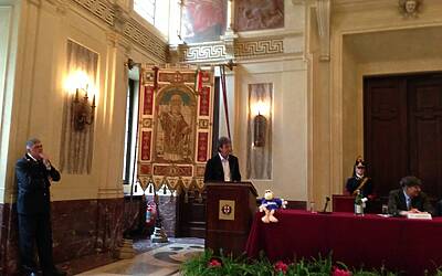 STRAMILANO 2013 LA PRESENTAZIONE A PALAZZO MARINO CON CHIARA BISCONTI ASSESSORA ALLO SPORT DEL COMUNE DI MILANO ANNUNCIA 50.000 PODISTI PARTECIPANTI ALLA CORSA TIPICA DI MILANO 01