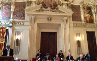 STRAMILANO 2013 LA PRESENTAZIONE A PALAZZO MARINO CON CHIARA BISCONTI ASSESSORA ALLO SPORT DEL COMUNE DI MILANO ANNUNCIA 50.000 PODISTI PARTECIPANTI ALLA CORSA TIPICA DI MILANO 03