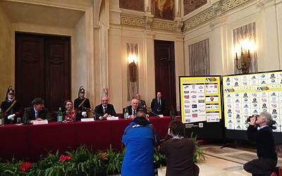 STRAMILANO 2013 LA PRESENTAZIONE A PALAZZO MARINO CON CHIARA BISCONTI ASSESSORA ALLO SPORT DEL COMUNE DI MILANO ANNUNCIA 50.000 PODISTI PARTECIPANTI ALLA CORSA TIPICA DI MILANO 04