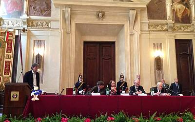 STRAMILANO 2013 LA PRESENTAZIONE A PALAZZO MARINO CON CHIARA BISCONTI ASSESSORA ALLO SPORT DEL COMUNE DI MILANO ANNUNCIA 50.000 PODISTI PARTECIPANTI ALLA CORSA TIPICA DI MILANO 10