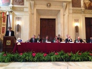 STRAMILANO 2013 LA PRESENTAZIONE A PALAZZO MARINO CON CHIARA BISCONTI ASSESSORA ALLO SPORT DEL COMUNE DI MILANO ANNUNCIA 50.000 PODISTI PARTECIPANTI ALLA CORSA TIPICA DI MILANO 20