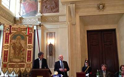 STRAMILANO 2013 LA PRESENTAZIONE A PALAZZO MARINO CON CHIARA BISCONTI ASSESSORA ALLO SPORT DEL COMUNE DI MILANO ANNUNCIA 50.000 PODISTI PARTECIPANTI ALLA CORSA TIPICA DI MILANO 21