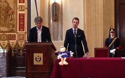 STRAMILANO 2013 LA PRESENTAZIONE A PALAZZO MARINO CON CHIARA BISCONTI ASSESSORA ALLO SPORT DEL COMUNE DI MILANO ANNUNCIA 50.000 PODISTI PARTECIPANTI ALLA CORSA TIPICA DI MILANO 24