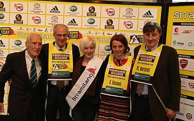 STRAMILANO 2013 LA PRESENTAZIONE A PALAZZO MARINO CON CHIARA BISCONTI ASSESSORA ALLO SPORT DEL COMUNE DI MILANO ANNUNCIA 50.000 PODISTI PARTECIPANTI ALLA CORSA TIPICA DI MILANO 38