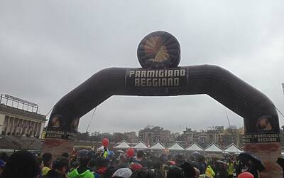 STRAMILANO 2013 LE FOTO INEDITE DELLA CORSA PODISITICA PIU ESCLUSIVA E DIVERTENTE DI MILANO CON I RUNNER PIU DINAMICI E SCATTANTI 041