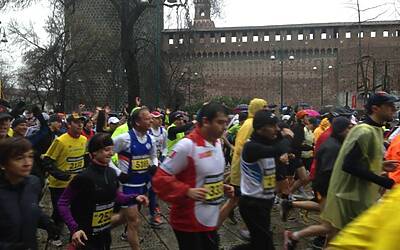 STRAMILANO 2013 LE FOTO INEDITE DELLA CORSA PODISITICA PIU ESCLUSIVA E DIVERTENTE DI MILANO CON I RUNNER PIU DINAMICI E SCATTANTI 049