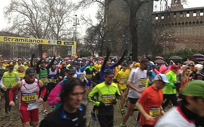 STRAMILANO 2013 LE FOTO INEDITE DELLA CORSA PODISITICA PIU ESCLUSIVA E DIVERTENTE DI MILANO CON I RUNNER PIU DINAMICI E SCATTANTI 051
