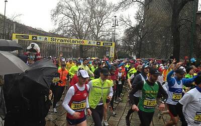 STRAMILANO 2013 LE FOTO INEDITE DELLA CORSA PODISITICA PIU ESCLUSIVA E DIVERTENTE DI MILANO CON I RUNNER PIU DINAMICI E SCATTANTI 052