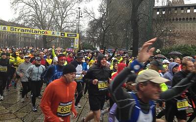 STRAMILANO 2013 LE FOTO INEDITE DELLA CORSA PODISITICA PIU ESCLUSIVA E DIVERTENTE DI MILANO CON I RUNNER PIU DINAMICI E SCATTANTI 078