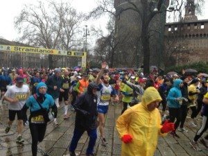 STRAMILANO 2013 LE FOTO INEDITE DELLA CORSA PODISITICA PIU ESCLUSIVA E DIVERTENTE DI MILANO CON I RUNNER PIU DINAMICI E SCATTANTI 090